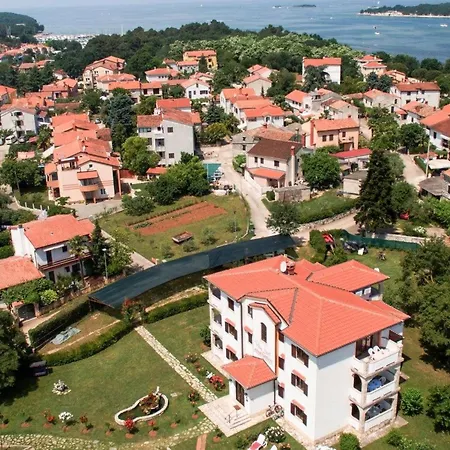 Liet 9- By Interhome Funtana