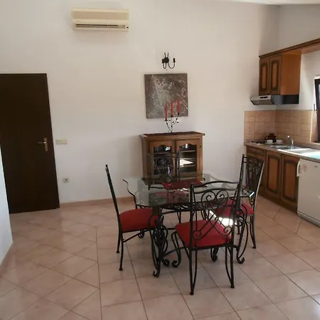 Liet 9- By Interhome Funtana